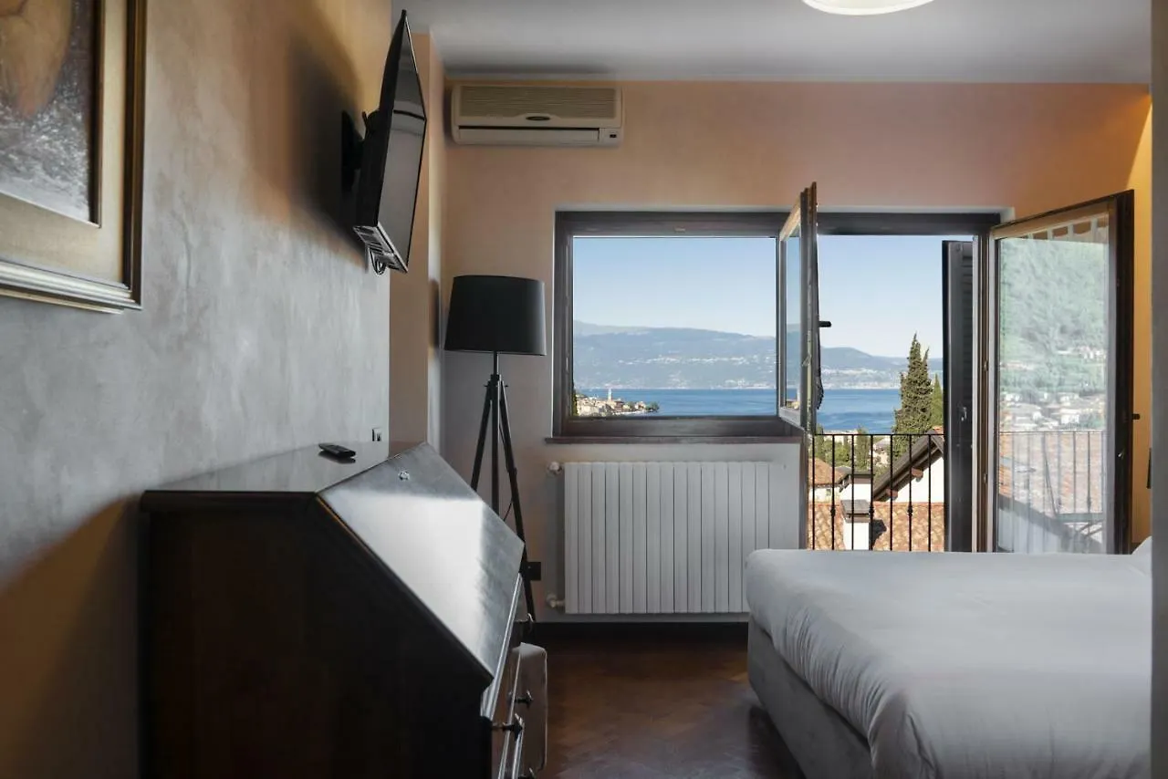 La Villa Saló 0*,